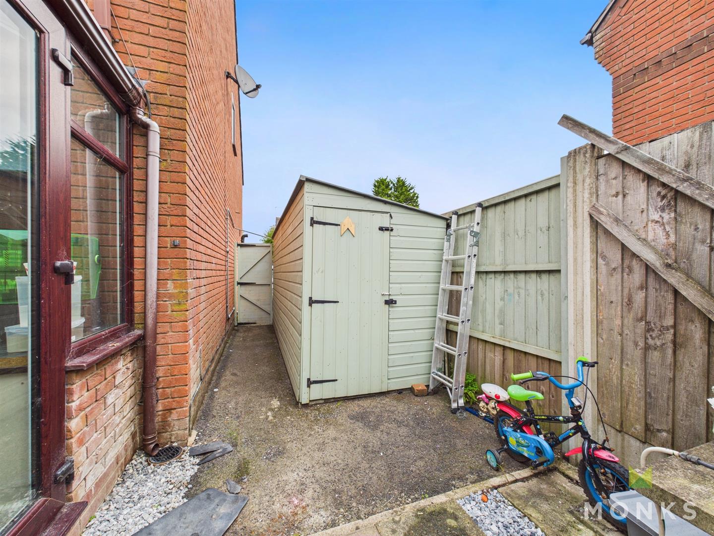 8 Martins Field, Oswestry, SY10 9EP For Sale